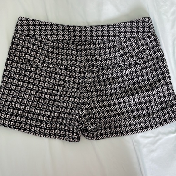 Express Shorts with pockets - Picture 3 of 3